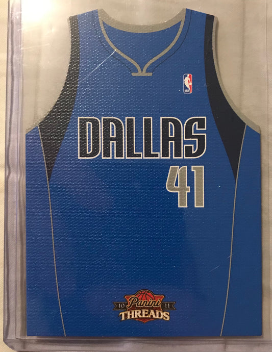 2010-11 Panini Threads Team Away Dirk Nowitzki #9